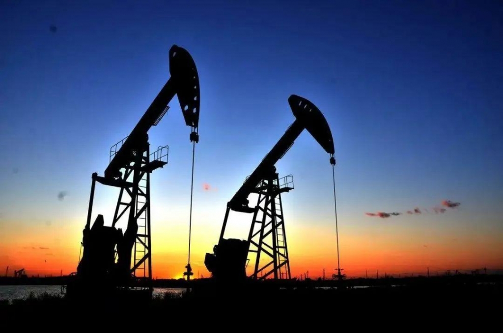 美国国务卿称不会取消制裁伊朗，油价创逾两年新高